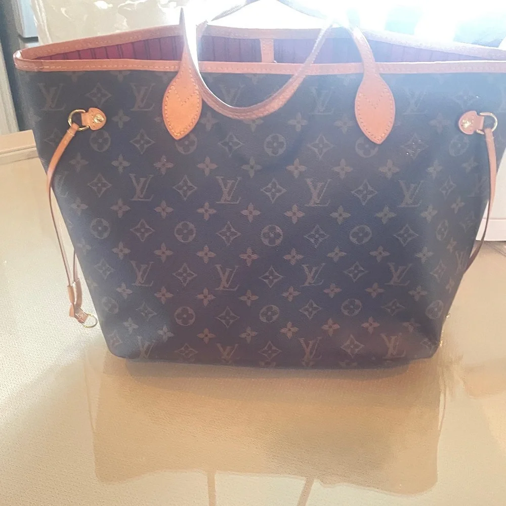 Louis Vuitton: never full - Picture 2 of 3